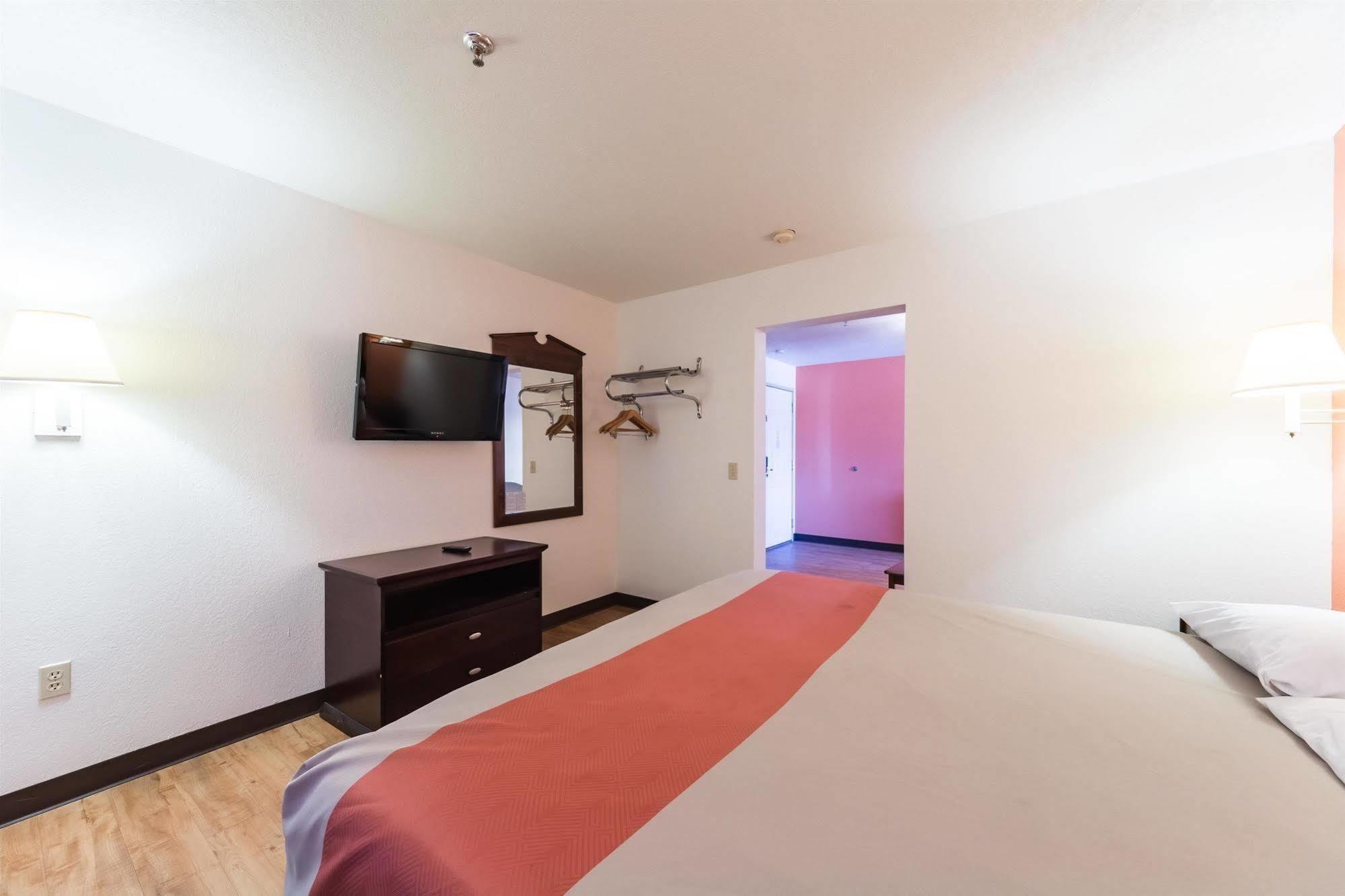 Quality Inn & Suites Junction Exteriör bild
